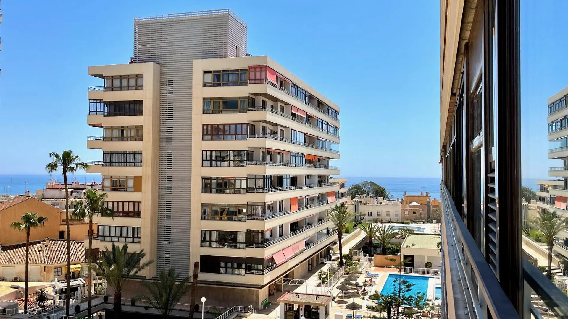 Exquisite Central 2 Bedroom Apt, Pool, Views Torremolinos