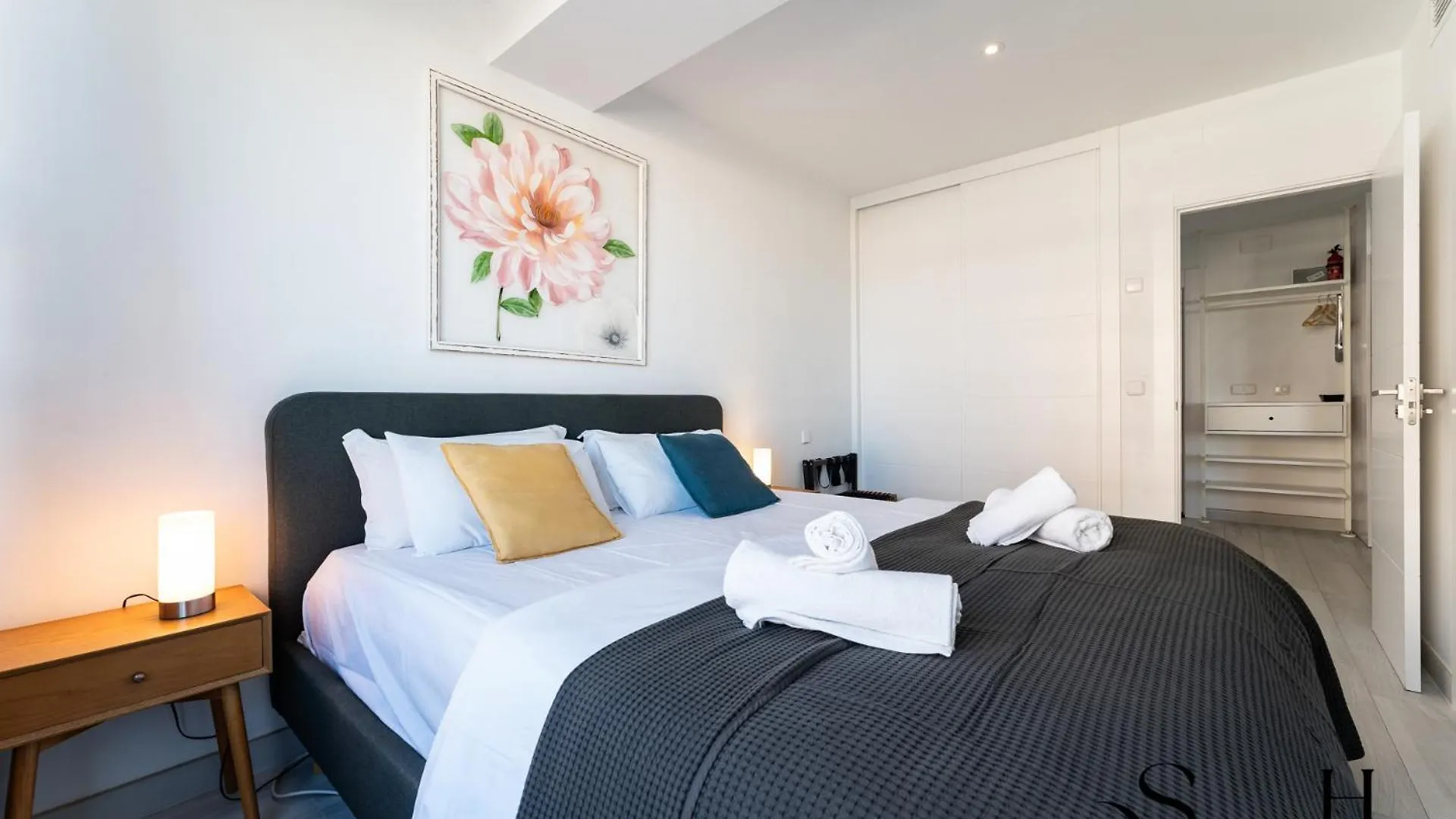 Exquisite Central 2 Bedroom Apt, Pool, Views Torremolinos Hiszpania