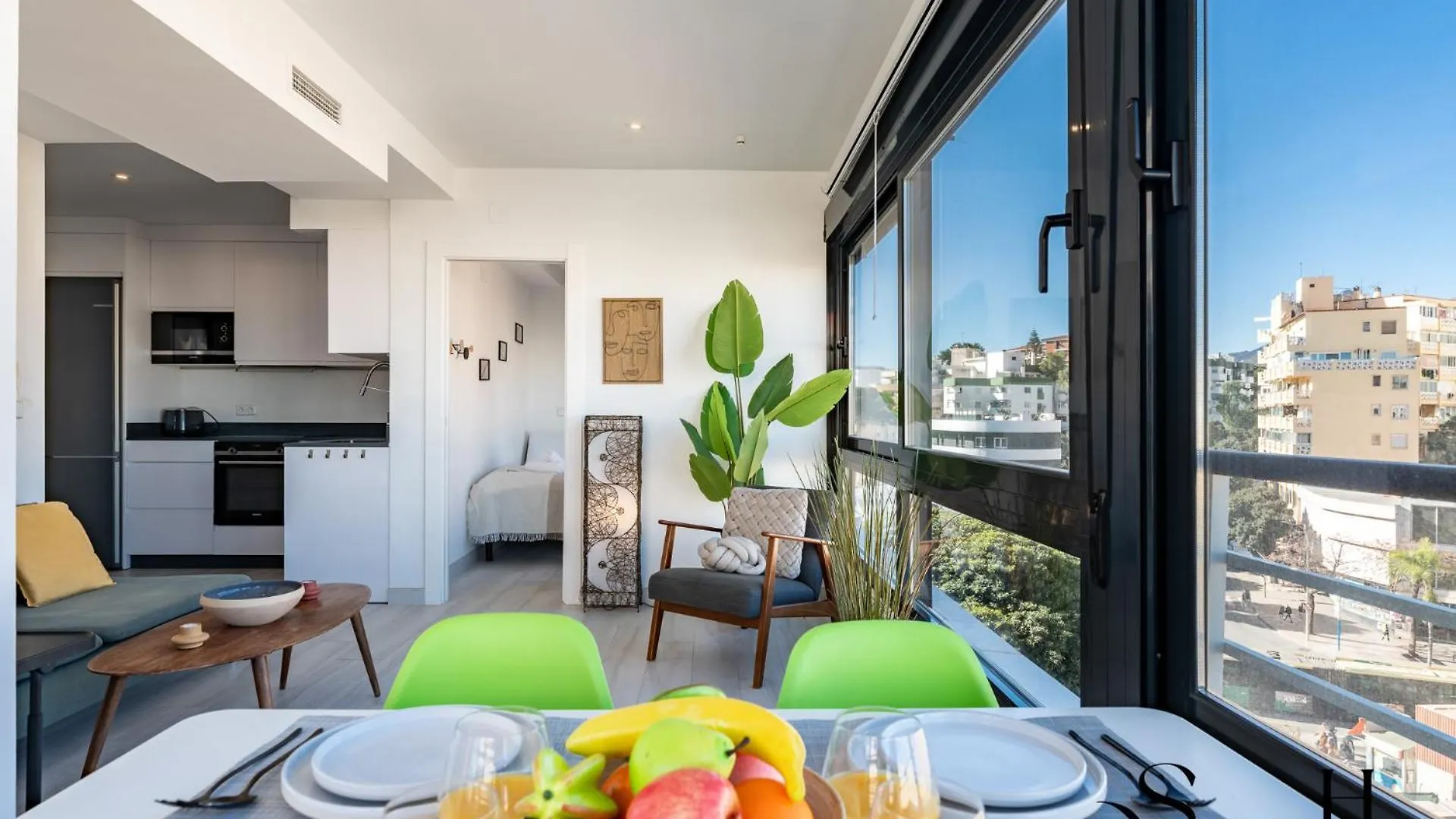 Exquisite Central 2 Bedroom Apt, Pool, Views Torremolinos Daire