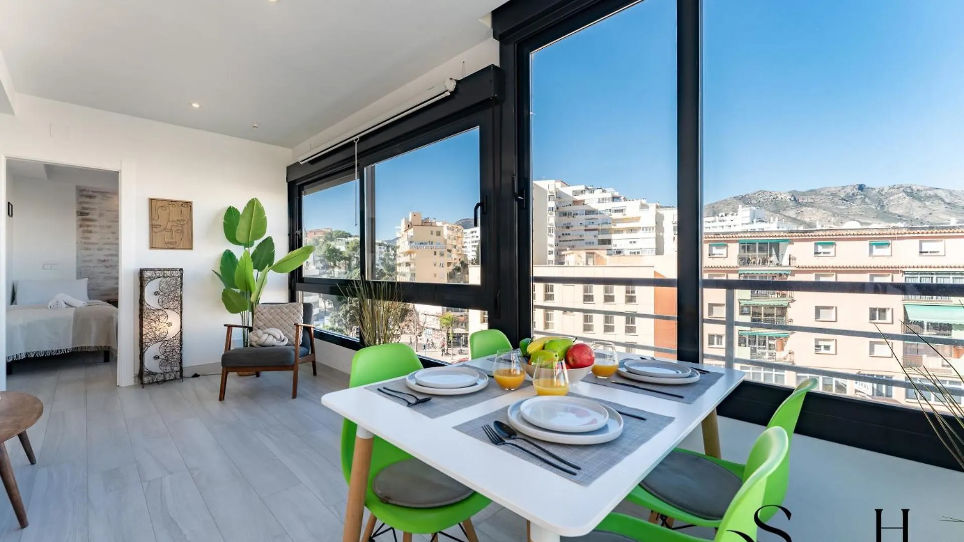 Exquisite Central 2 Bedroom Apt, Pool, Views Torremolinos İspanya